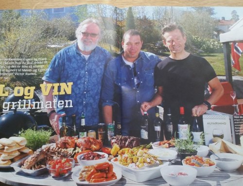 Frank setter vin til grillmat i Vi Menn